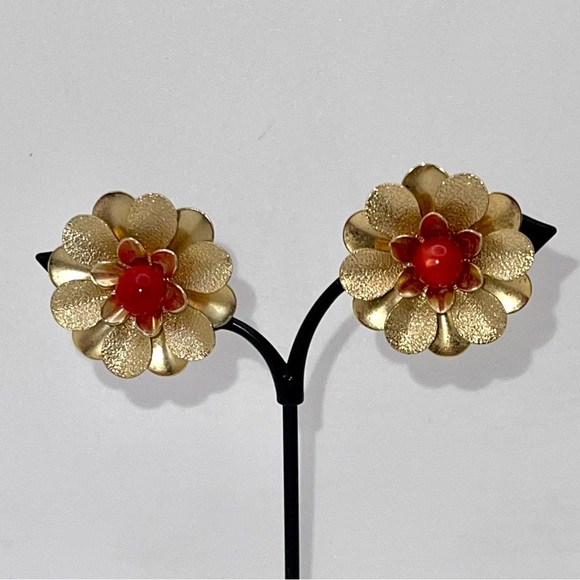 Sarah Coventry Jewelry - Cute Vintage Sarah Coventry Exotic Flower Clip Earrings Gold Tone Red Moonglow